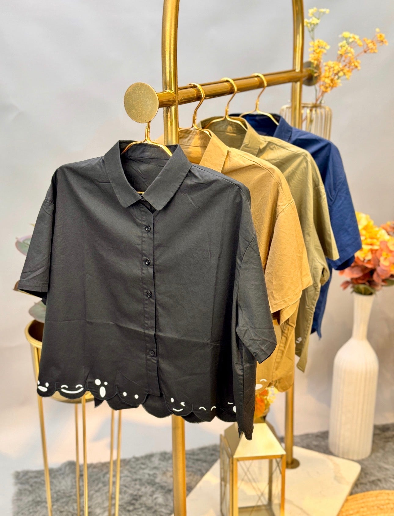 Black scallop Hem shirt